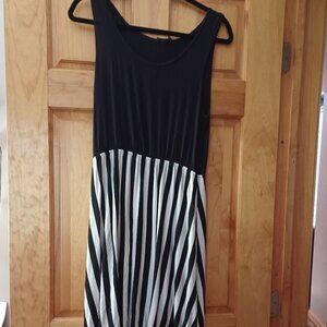 NWOT BLACK & WHITE STRIPE FLARED BOTTOM TANK DRESS